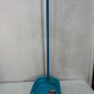 Lote siguiente: Pala de mano azul sin uso con cepillo