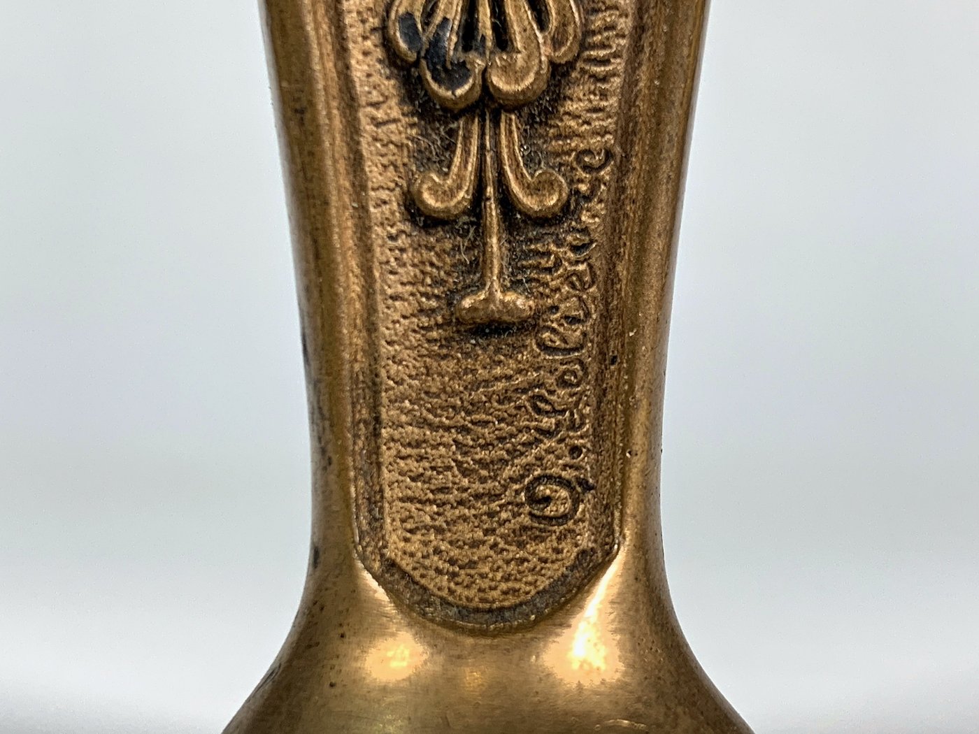 Matasellos de Bronce en Forma de Gota con Decoración de Hojas para Lacrado