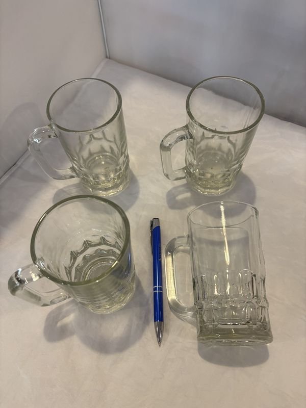 4 Jarras de cerveza y bolígrafo azul - imagen 2