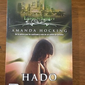 Lote anterior: Libro "Hado: Lazos de Sangre" de Amanda Hocking