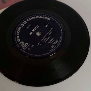 Disco Vinilo Single The Beatles - Twist and Shout (1964, 1ª Edición Brasil) - imagen 2