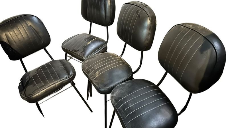 Lote anterior: Sillas de cuero con detalles estrípados