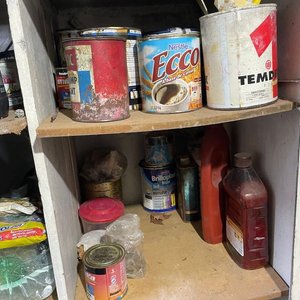 CANTIDAD DE PINTURAS, ACEITES BOTELLAS ETC ETCC - imagen 4