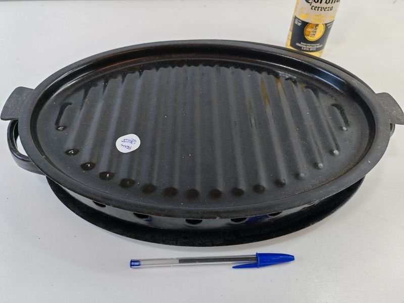Lote siguiente: Brasero con tapa y pala de cocina